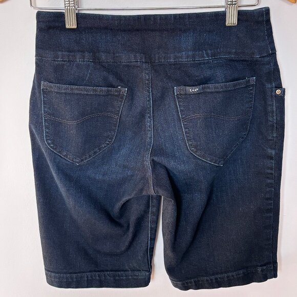 Lee Slim Fit Sculpting Pull-On Bermuda Jean Shorts in Dark Blue Wash - Picture 5 of 9